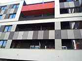 Partition walls with polycarbonate plates in steel frames on balconies