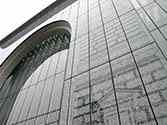 Laminated glass façade with an overprint