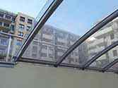 roof from polycarbonate panels with supporting structure from steel profiles