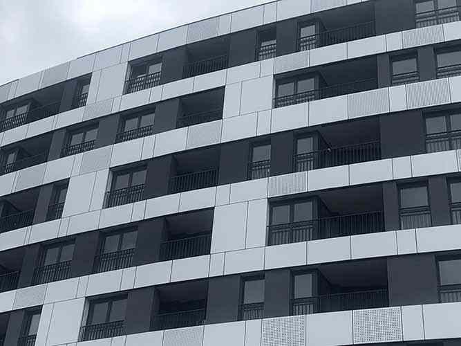 Alucobond facade panels and balcony railings made of steel profiles
