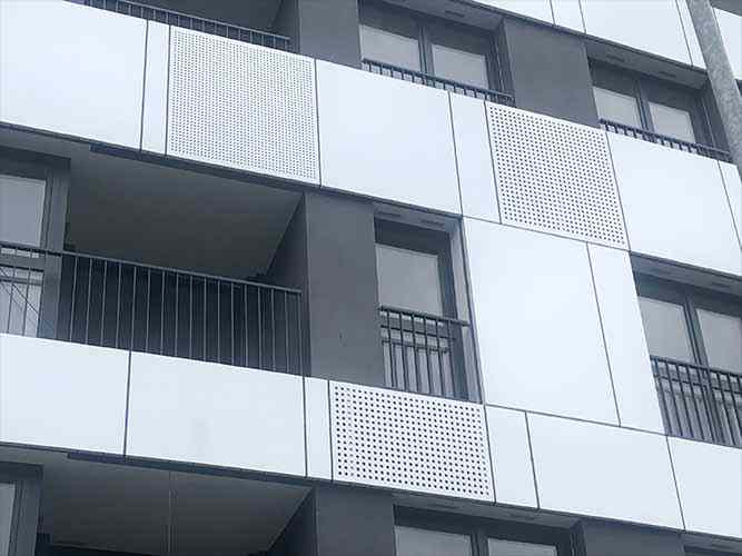 Alucobond facade panels, behind them balcony railings made of steel profiles