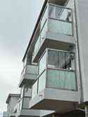 Protective shields against sound. Stainless steel frame with safety glass filling