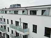 Partition walls with safety glass filling in steel frames on terraces