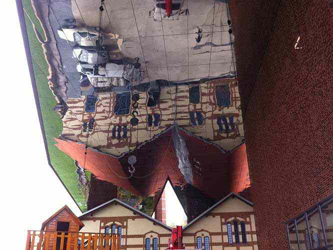 Mirrors made of stainless steel sheet installed on the façade reflecting revitalised administration building